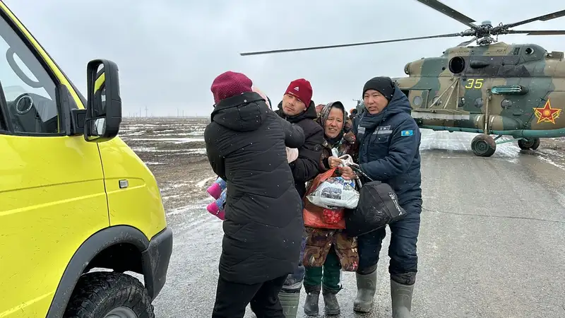 Большая вода в ЗКО и режим ЧС: как эвакуируют жителей из затопленных сел