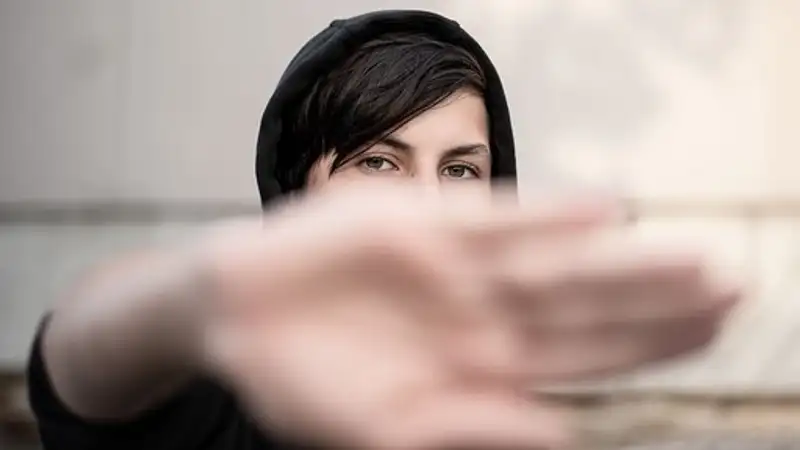 В Афинах госпитализировали раненых ученика и директора школы