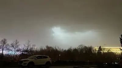 На Алматы обрушился шквальный ветер, фото - Новости Zakon.kz от 28.03.2024 17:51