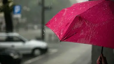 дождь и женщина, фото - Новости Zakon.kz от 29.03.2024 17:11