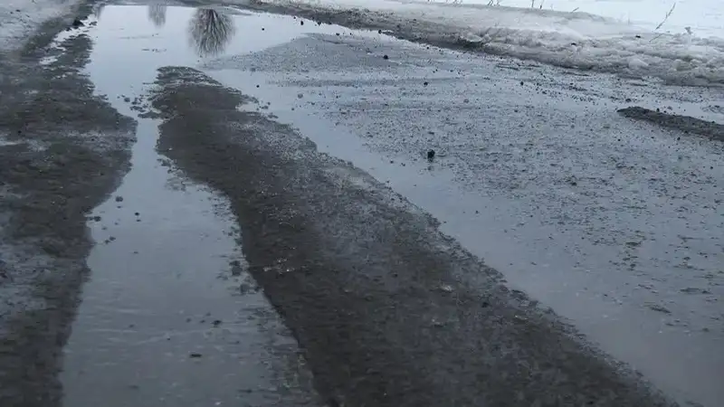 В Актюбинской области взорвали ледяные глыбы, угрожающие мосту