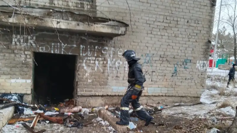 80 человек эвакуировали в Кокшетау из-за пожара в подъезде