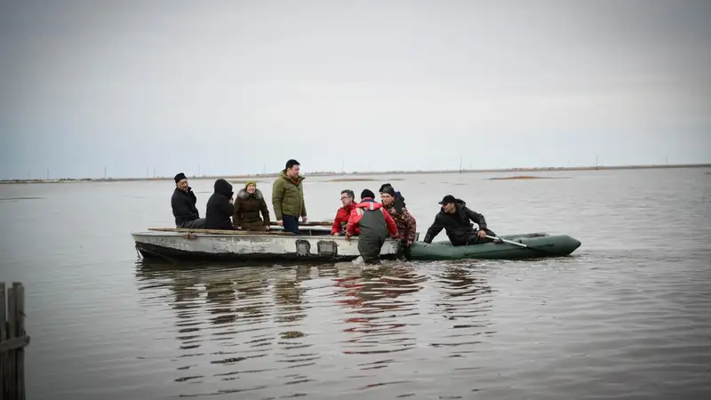 Депутаты Мажилиса встречаются с пострадавшими от паводков жителями региона