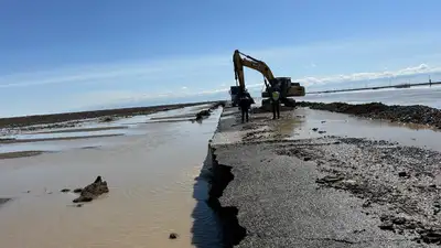Талые воды затопили трассы в пяти областях Казахстана 