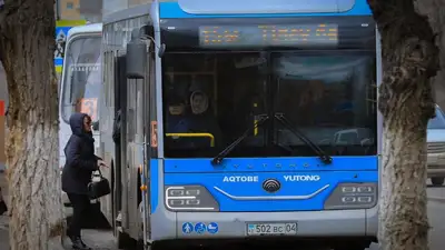 В Актобе проезд в автобусах стал бесплатным для пенсионеров и лиц с инвалидностью