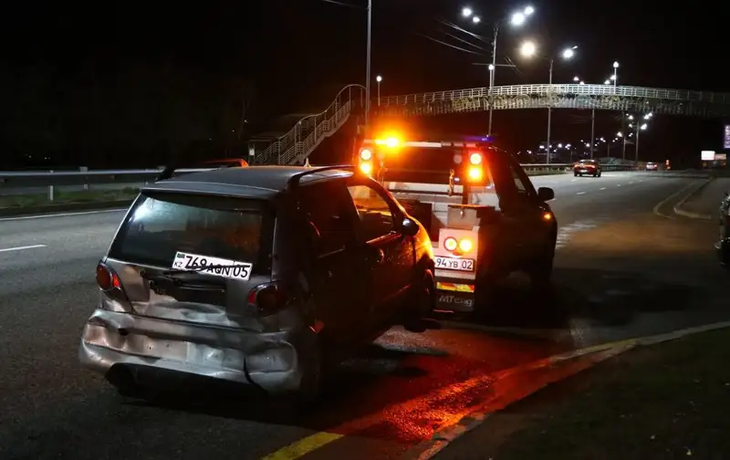 Три человека пострадали в тройном ДТП на ВОАД, фото - Новости Zakon.kz от 03.04.2024 04:16