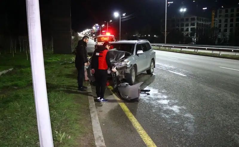 Три человека пострадали в тройном ДТП на ВОАД, фото - Новости Zakon.kz от 03.04.2024 04:16