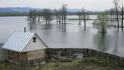 Спасатели эвакуируют население из-за притока воды на Саздинском водохранилище, фото - Новости Zakon.kz от 03.04.2024 08:31