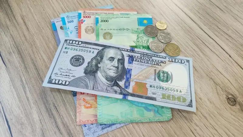 Доллар слегка подорожал на торгах 5 апреля