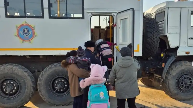 Потоп в Кульсары: тысячи людей эвакуируют из района