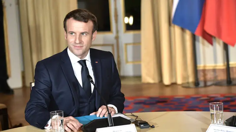 Президент Франции подтвердил обещание искупаться в реке Сена перед Олимпиадой