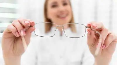 Очки или контактные линзы - что лучше, фото - Новости Zakon.kz от 05.04.2024 11:50