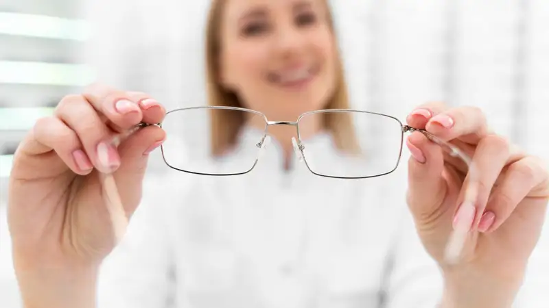 Очки или контактные линзы - что лучше