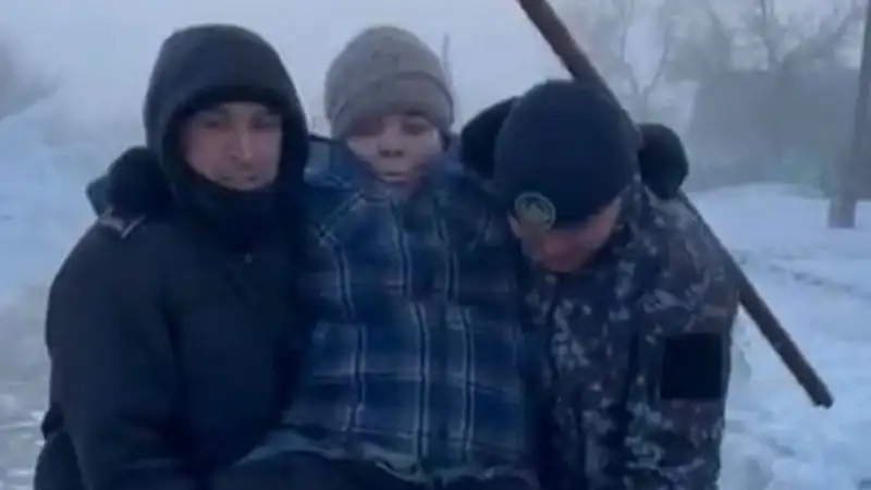 Полицейские эвакуировали более 90 жителей в Костанайской области