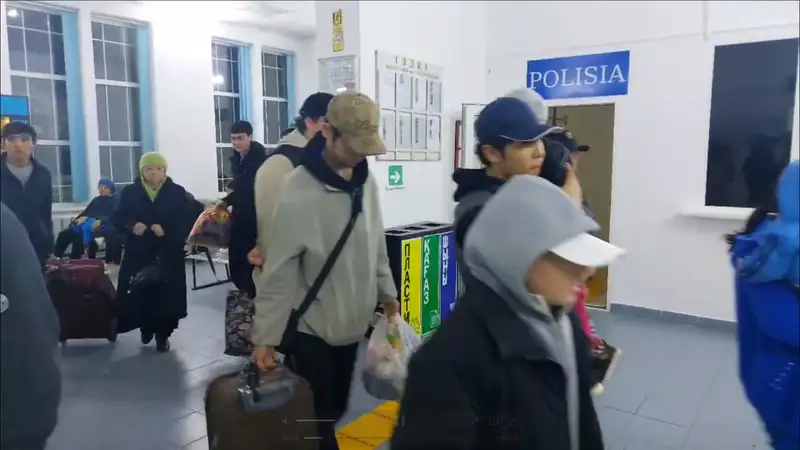 Местные жители Атырау сплотились, чтобы помочь прибывшим из Кульсары семьям