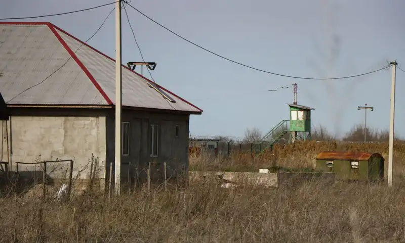 Небезопасное соседство: алматинцы высказались про снос домов вокруг аэропорта, фото - Новости Zakon.kz от 08.04.2024 18:35