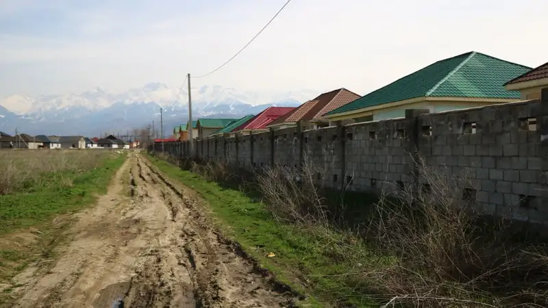 Небезопасное соседство: алматинцы высказались про снос домов вокруг аэропорта, фото — Новости Zakon.kz от 08.04.2024 18:35