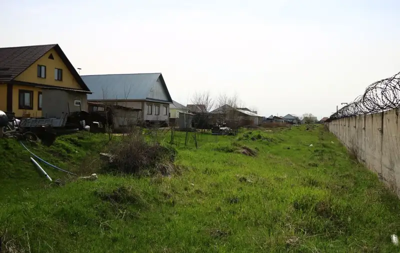 Небезопасное соседство: алматинцы высказались про снос домов вокруг аэропорта, фото - Новости Zakon.kz от 08.04.2024 18:35