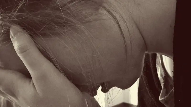 Видео жестокого избиения женщины попало в Казнет