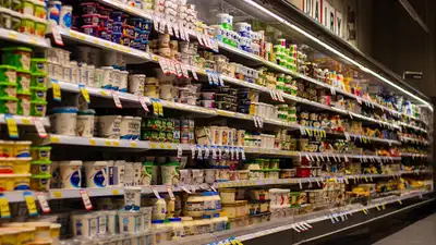 Торговая сеть завысила цены на продукты в Атырау во время масштабных паводков