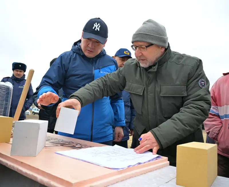 Аким области Асаин Байханов встретился с владельцами пострадавших домов села Жалаулы Актогайского района, фото - Новости Zakon.kz от 10.04.2024 15:02