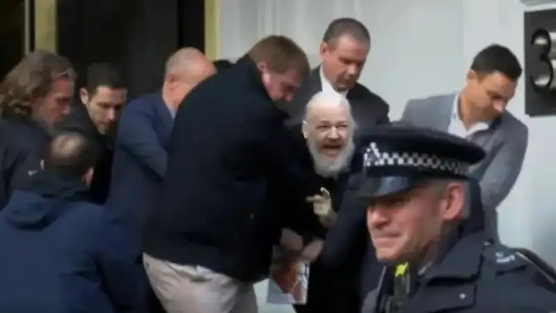 Просьбу Австралии закрыть дело против Ассанжа рассматривают в США