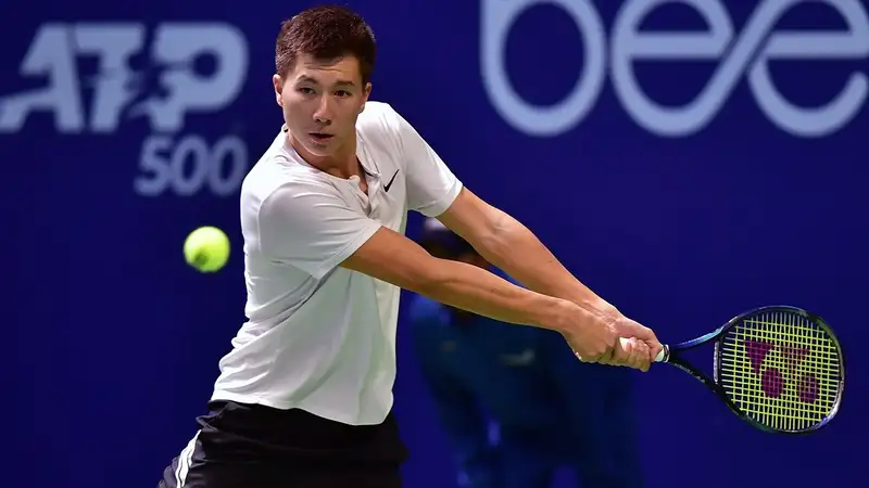 Бейбит Жукаев с победы стартовал на турнире в Мексике