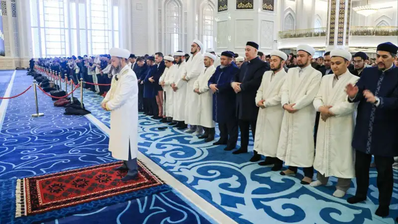ДУМК показало, сколько человек пришло на айт-намаз в главную мечеть Казахстана, фото - Новости Zakon.kz от 10.04.2024 19:03