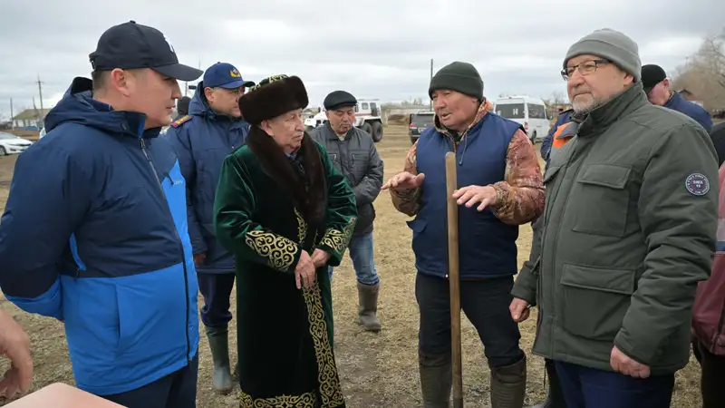 Аким Павлодарской области встретился с владельцами пострадавших домов села Жалаулы Актогайского района