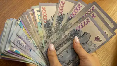 Кому в марте казахстанские работодатели предлагали зарплату от 650 тысяч тенге