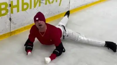 Костомаров показал тренировки на льду