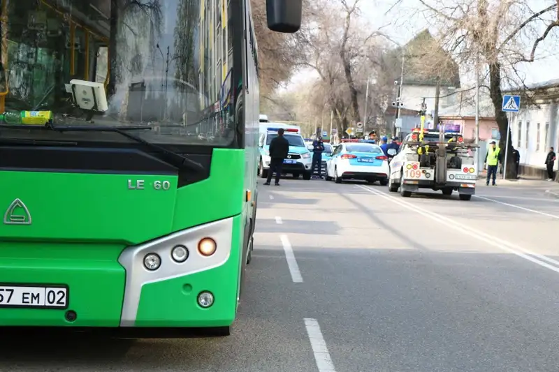 Алматы, ДТП, автобус, пешеход, фото - Новости Zakon.kz от 11.04.2024 16:49