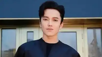 Димаш Кудайберген поддержал пострадавших от паводков жителей Кульсары, фото - Новости Zakon.kz от 12.04.2024 05:28