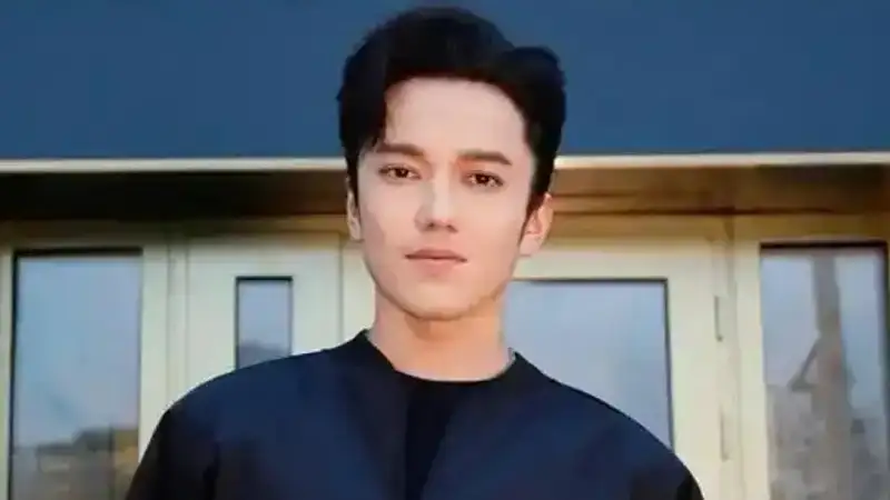 Димаш Кудайберген поддержал пострадавших от паводков жителей Кульсары