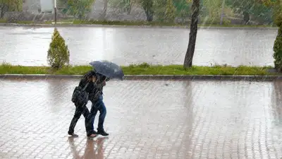 дождлива погода и град в Алматы