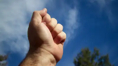 Избил экс-жену, а потом попросил прощения: юрист из Тараза записал видеообращение , фото - Новости Zakon.kz от 15.04.2024 10:13