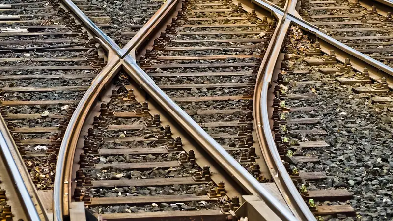 В регионы Казахстана направляют спецтехнику по железной дороге