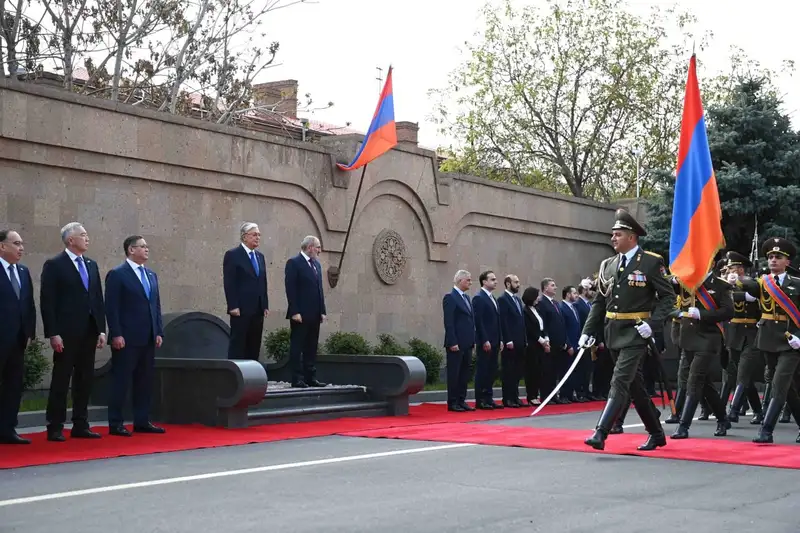 Токаев прибыл в Армению, фото - Новости Zakon.kz от 15.04.2024 11:31