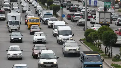 Правила постановки на учет автомобилей и выдачи водительских прав изменили в Казахстане