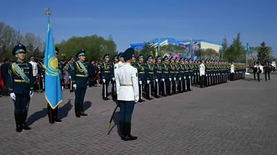 Когда при погребнии казахсьтанцев участвует почетный караул