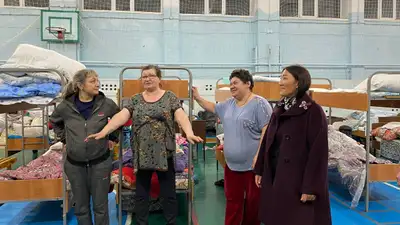 Сотрудники акимата, депутаты и общественники встретились с пострадавшими от паводков в СКО, фото - Новости Zakon.kz от 16.04.2024 13:07