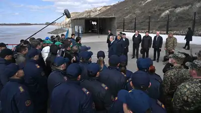 Токаев поблагодарил всех граждан, вовлеченных в борьбу с природной стихией, фото - Новости Zakon.kz от 16.04.2024 15:34