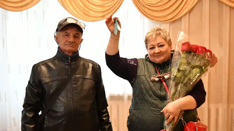 В Кокшетау вручили ключи семьям пострадавшим от паводков, фото - Новости Zakon.kz от 17.04.2024 20:04