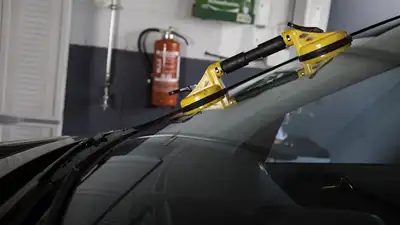 Акимат возместит ущерб за разбитое в машине стекло