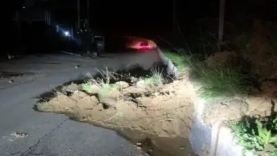 Оплывина сошла на автодорогу в Алматы, фото - Новости Zakon.kz от 17.04.2024 21:52