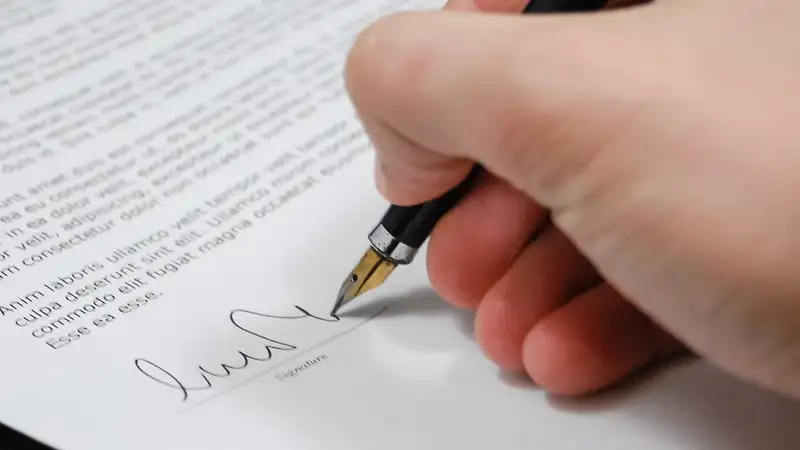 Адвокаты по ошибке развели не тех супругов