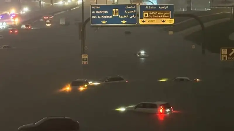 Годовая норма осадков: кадры из затопленного Дубая