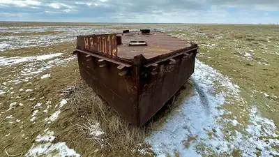 Ржавый корабль посреди степи: впечатляющие снимки Доценко с экспедиции на Арал, фото - Новости Zakon.kz от 17.04.2024 09:46