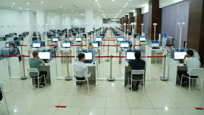 Сенатор считает, что из-за паводков школьники не успеют подготовиться к ЕНТ, фото - Новости Zakon.kz от 18.04.2024 13:09