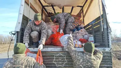 Волонтеры "украли" продукты, предназначенные для пострадавших от паводков казахстанцев